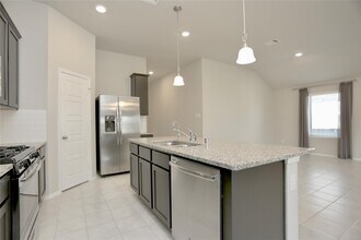 2123 Santa Ana Wy in Baytown, TX - Building Photo - Building Photo