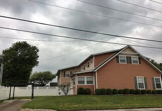 109 E North St in Leesville, LA - Building Photo - Building Photo