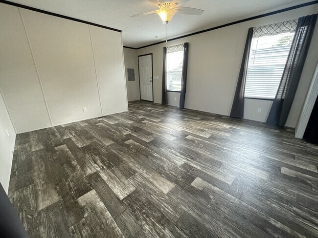 38087 Johannes Dr in Clinton Township, MI - Building Photo - Building Photo