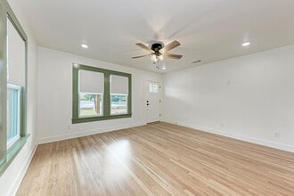 108 S Porter St in Lampasas, TX - Building Photo - Building Photo