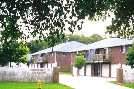 Burgundy Chateau Senior Apartments in Green Bay, WI - Foto de edificio