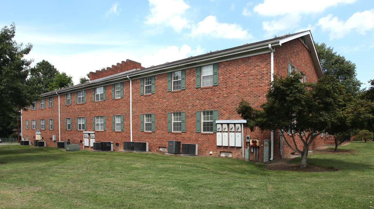 Alexander Homes, Greensboro: Welcome Home ... in Greensboro, NC - Foto de edificio