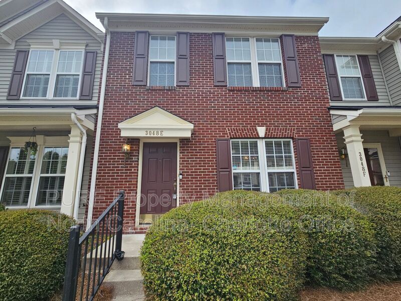 3048 Misty Harbor Cir in Cramerton, NC - Foto de edificio