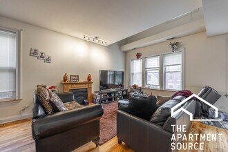 1720 W Beach Ave, Unit 2 in Chicago, IL - Building Photo - Building Photo