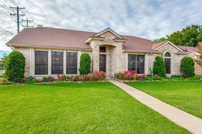 9442 Willard St in Rowlett, TX - Foto de edificio - Building Photo