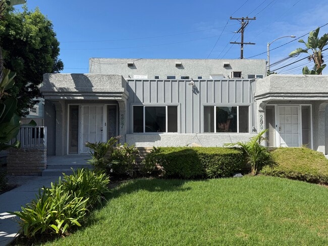 297 N Lowena Dr in Long Beach, CA - Building Photo - Building Photo