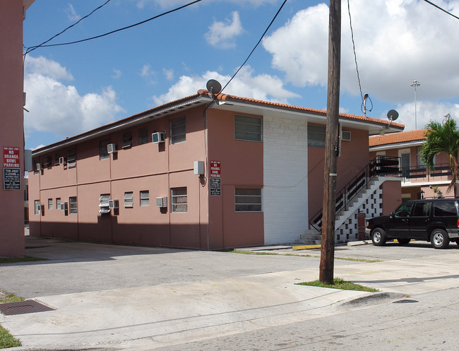 1360 NW 5th St in Miami, FL - Building Photo - Building Photo