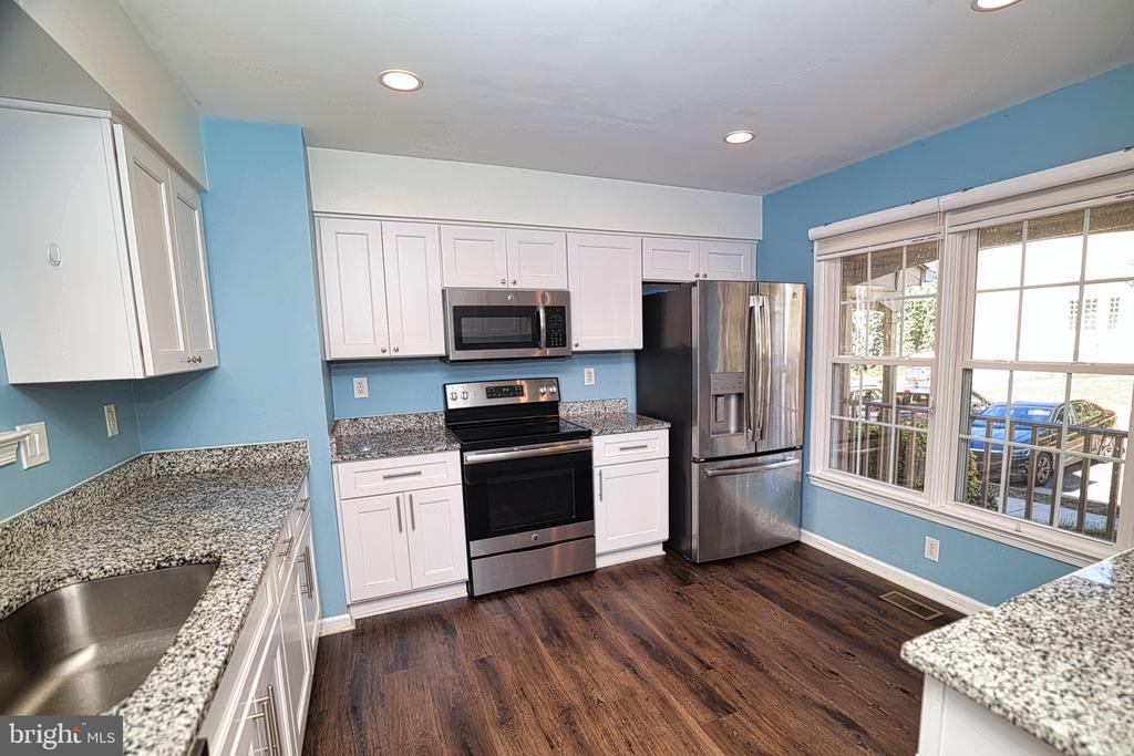 14436 Whisperwood Ct in Montclair, VA - Building Photo