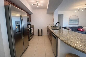 7280 SW 90th St, Unit 209 in Miami, FL - Building Photo - Building Photo