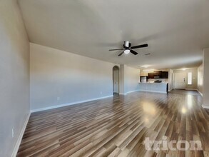 1405 Breanna Ln in Kyle, TX - Foto de edificio - Building Photo