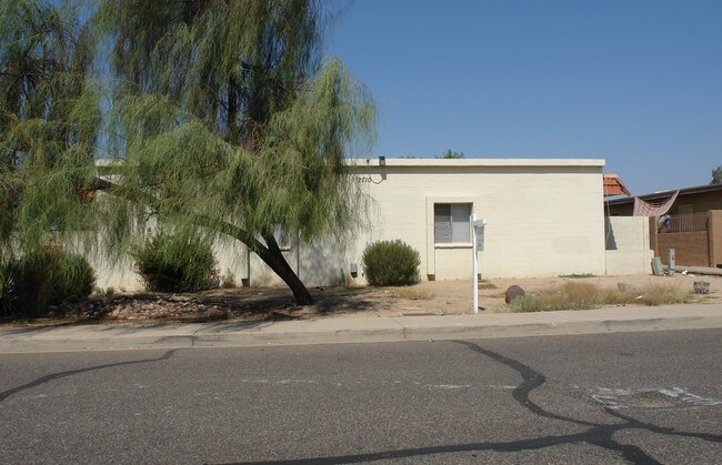 2710 E Marconi Ave in Phoenix, AZ - Building Photo - Building Photo