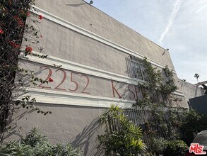 2252 W Washington Blvd in Los Angeles, CA - Building Photo - Building Photo