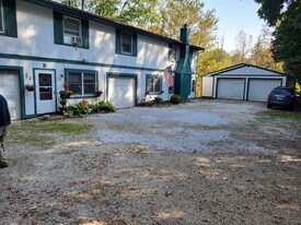 1223 E Nimisila Rd in North Canton, OH - Building Photo