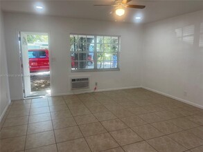 1717 NE 12th St in Fort Lauderdale, FL - Building Photo - Building Photo