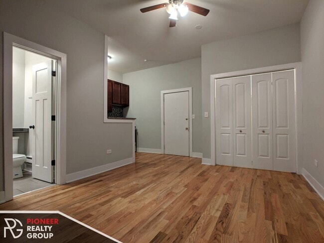 633 W Barry Ave, Unit 635-103 in Chicago, IL - Building Photo - Building Photo