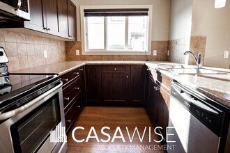 1403 Cunningham Dr SW in Edmonton, AB - Building Photo - Building Photo