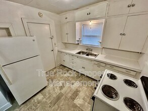 1030 E 8th St in Ada, OK - Building Photo - Building Photo