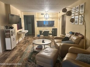 2467 S Washington Ave in Titusville, FL - Foto de edificio - Building Photo