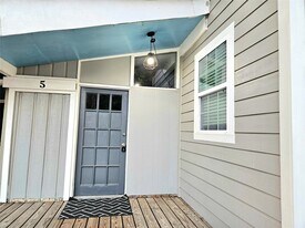 4419 W Bayshore Dr in Bacliff, TX - Building Photo