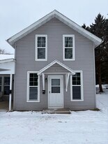 51 W 14th St in Clintonville, WI - Building Photo