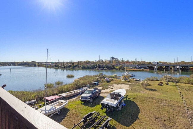 property at 735 E Ocean View Ave