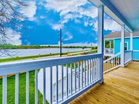 4620 N Railroad Ave in Hitchcock, TX - Building Photo