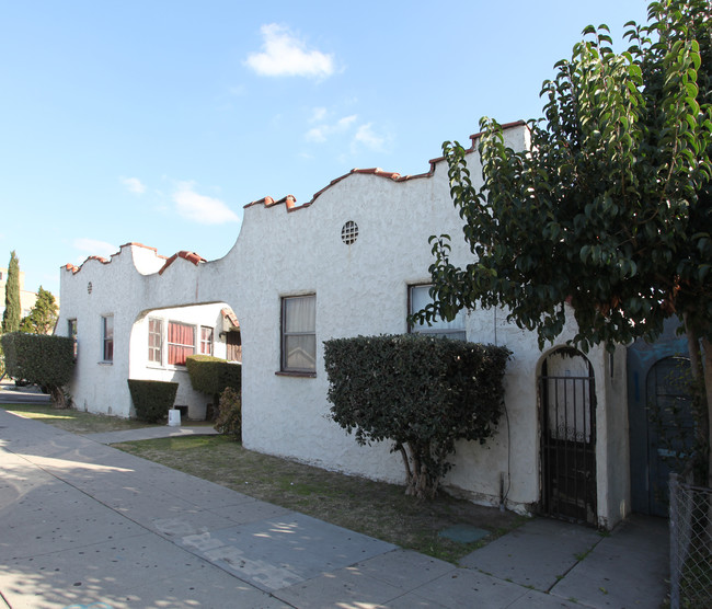 7012 Rugby Ave in Huntington Park, CA - Foto de edificio - Building Photo