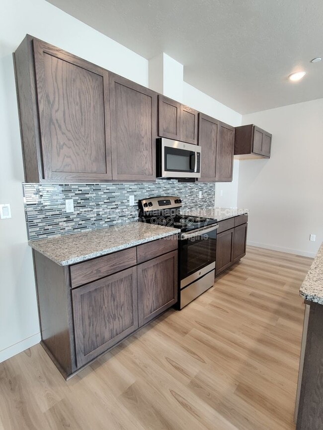 3918 W 5th Pl in Kennewick, WA - Building Photo - Building Photo