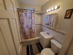 16 Ware St, Unit 42 in Cambridge, MA - Foto de edificio - Building Photo