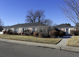 Lowry Flats Apartments in Denver, CO - Foto de edificio - Building Photo