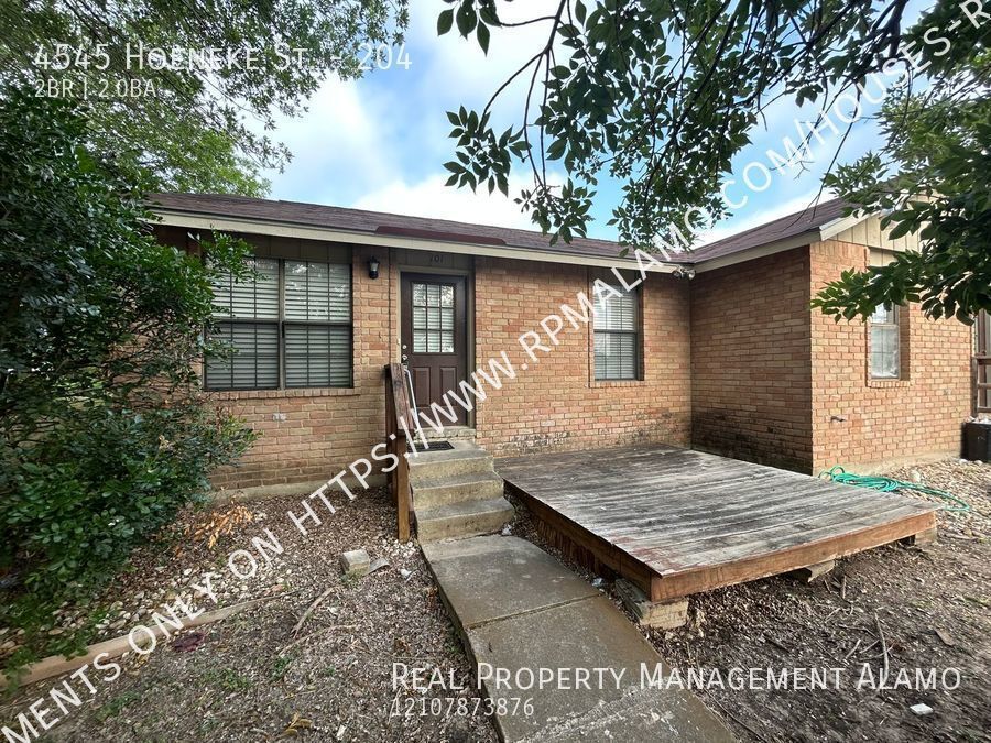 4545 Hoeneke Dr-Unit -204 in Kirby, TX - Building Photo