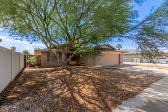 5603 W Greenbriar Dr in Glendale, AZ - Building Photo - Building Photo
