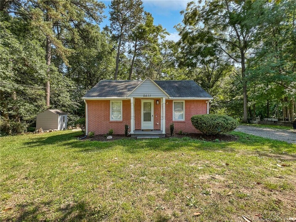 8611 Richmond Rd in Toano, VA - Building Photo