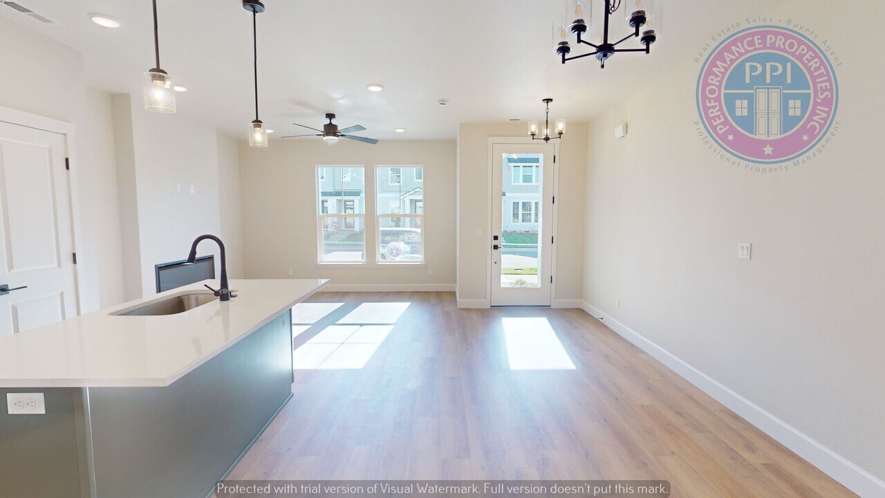 8195 SE Leafhopper St in Hillsboro, OR - Building Photo