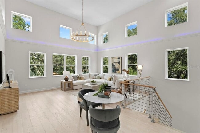 3308 W Wyoming Ave in Tampa, FL - Foto de edificio - Building Photo