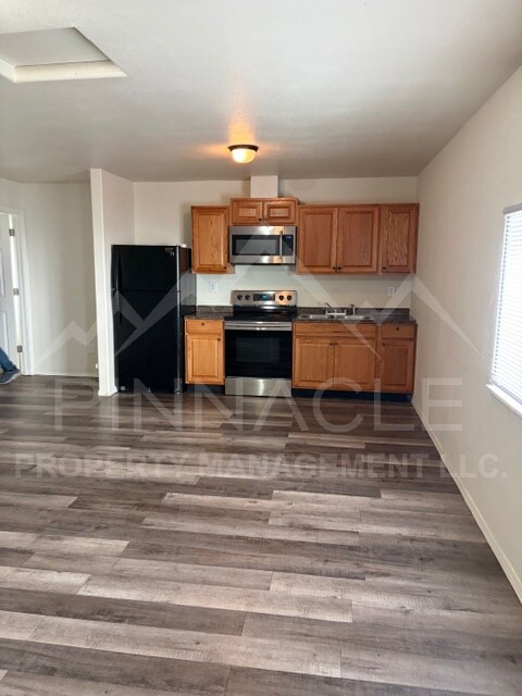 323 Emerald Rd, Unit C in Granger, WA - Building Photo - Building Photo