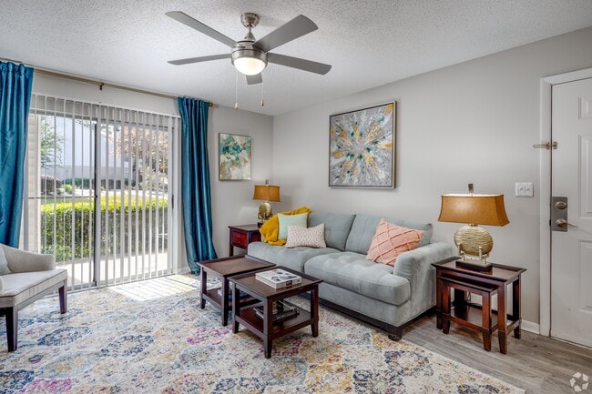 Waters Edge at Harbison in Columbia, SC - Foto de edificio - Building Photo