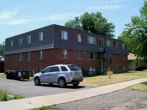 Montana Apartments in St. Paul, MN - Building Photo - Building Photo