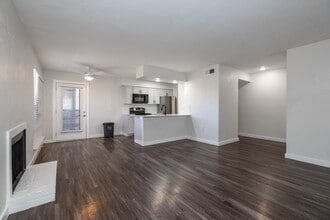 Oakline Apartments in Richardson, TX - Building Photo - Interior Photo
