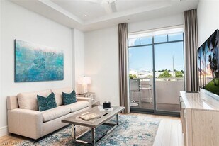 101 8th St S in Naples, FL - Building Photo