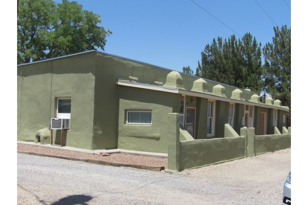 393 San Miguel in La Mesa, NM - Foto de edificio - Building Photo