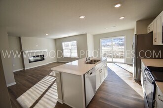 334 Juniper Dr in Waukee, IA - Building Photo - Building Photo