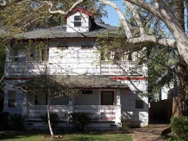 419 University Ave in Davis, CA - Building Photo