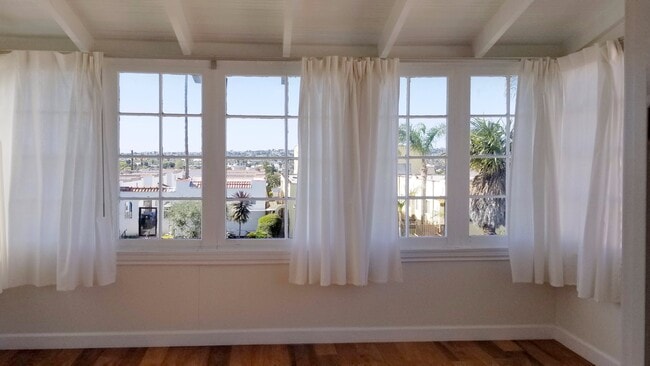 3919 W 27th St, Unit 3921 in Los Angeles, CA - Building Photo - Building Photo