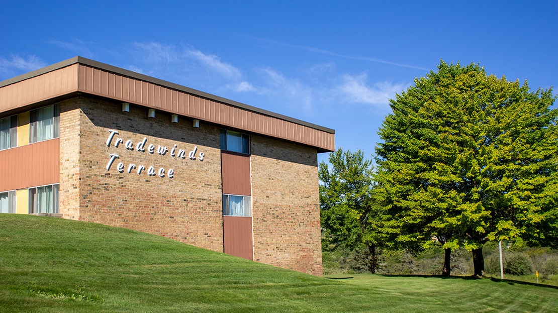 Tradewinds Terrace in Traverse City, MI - Foto de edificio