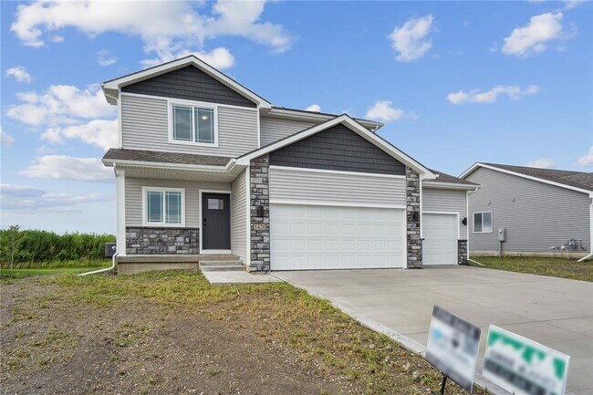 1420 Werthman Drive in Waukee, IA - Building Photo - Building Photo