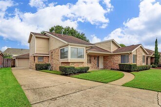 11530 Ella Lee Dr in Houston, TX - Foto de edificio - Building Photo