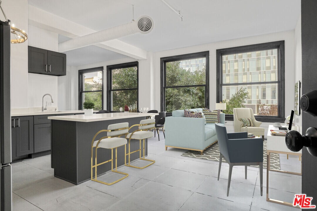 108 W 2nd St in Los Angeles, CA - Building Photo