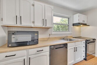 476 Oak Ave in Cheshire, CT - Building Photo - Building Photo
