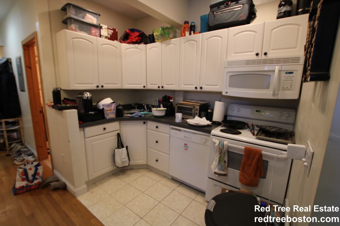 1801 Beacon St in Brookline, MA - Building Photo